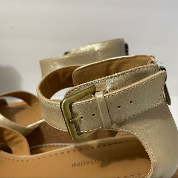 Adrienne Vittadini Cortz Gold Platform Sandal Chunky Metallic Wedge Size 10 - Picture 5 of 9